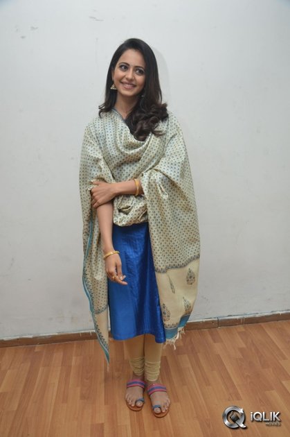 Rakul-Preet-Singh-at-Rarandoi-Veduka-Chudham-Press-Meet